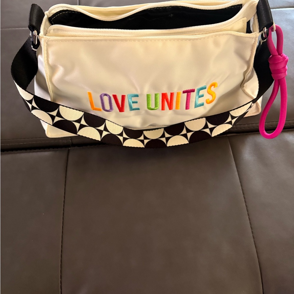 Adidas White Shoulder Bag with Stylish Design - Picture 5 of 7